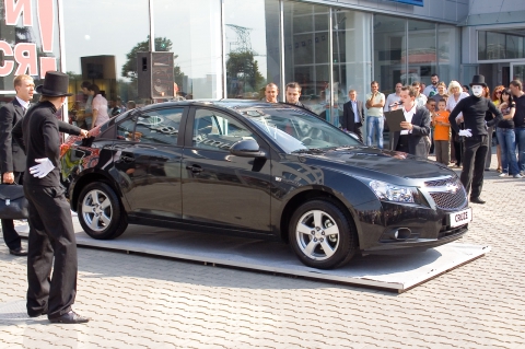 Автошоу на Столичном авто шоу на столичном шоссе на столичке фотоотчет фото новинки autoshow chevrolet cruze kia cerato koup mohave opel insignia chery шевроле круз опель инсигния инсигниа чери киа черато коуп мохаве