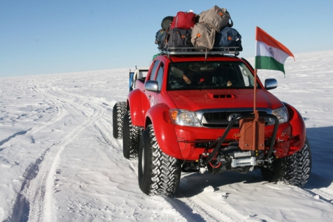 Пикапы Hilux, пересекающие  Антарктику, столкнулись с  -56 градусов и высотой более 3400 м.